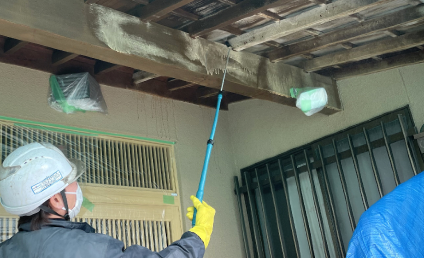 玄関前軒天洗い