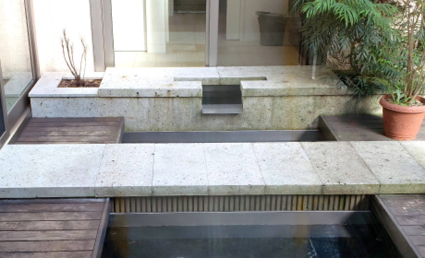 鑑賞池石材浸透苔薬品洗浄（薬品+電動ブラシ）